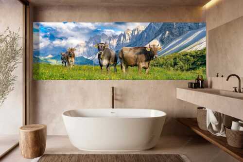 Jungvieh am Hochalmsattel im Karwendel mit Lalidererwand im Hintergrund - Hochalm II - Größe ca. 300x100cm, Seitenverhältnis 3:1 - Junge Kühe mit Laliderer im Karwendel - weitere Infos unter https://www.kriner-weiermann.de