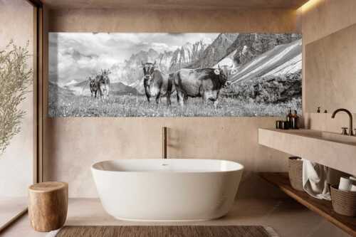 Jungvieh am Hochalmsattel im Karwendel mit Lalidererwand im Hintergrund - Hochalm II - Größe ca. 300x100cm, Seitenverhältnis 3:1 - Junge Kühe mit Laliderer im Karwendel - weitere Infos unter https://www.kriner-weiermann.de