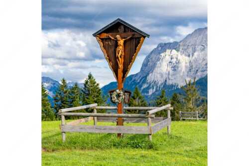 Wegkreuz am Wamberg - Höheres - Seitenverhältnis 1:1 - Wegkreuz bei Wamberg und Eckbauer - weitere Infos unter https://www.kriner-weiermann.de