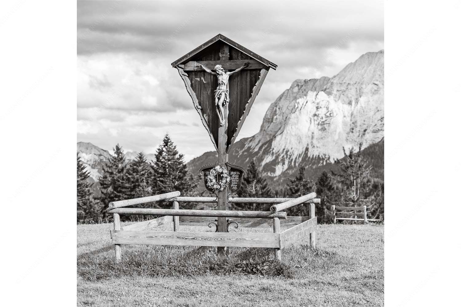 Wegkreuz am Wamberg - Höheres - Seitenverhältnis 1:1 - Wegkreuz bei Wamberg und Eckbauer - weitere Infos unter https://www.kriner-weiermann.de