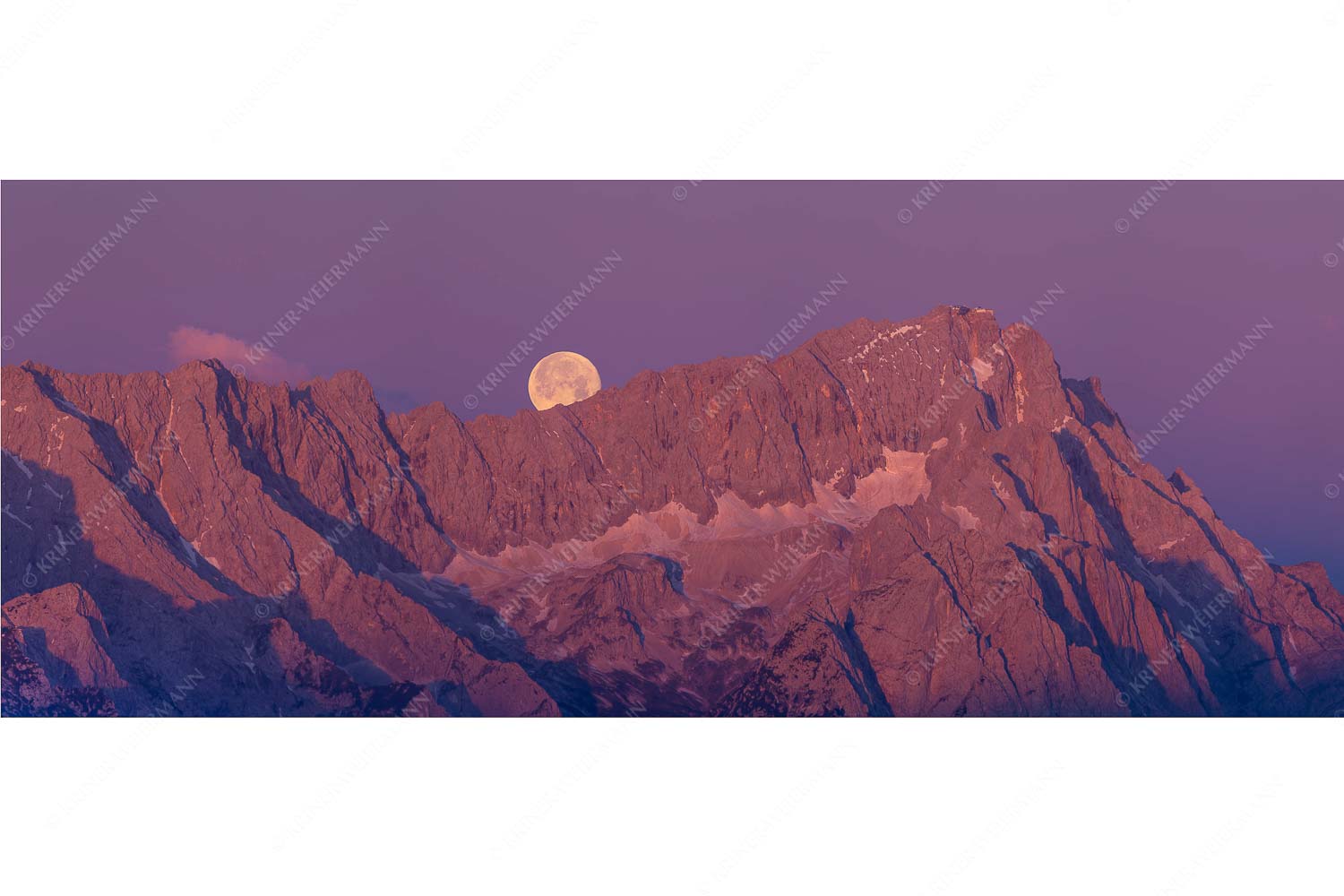 Höllental – Seitenverhältnis 2,5:1 — Vollmond an der Zugspitze Untergehender Mond über dem Höllental mit Zugspitze und Jubiläumsgrat
