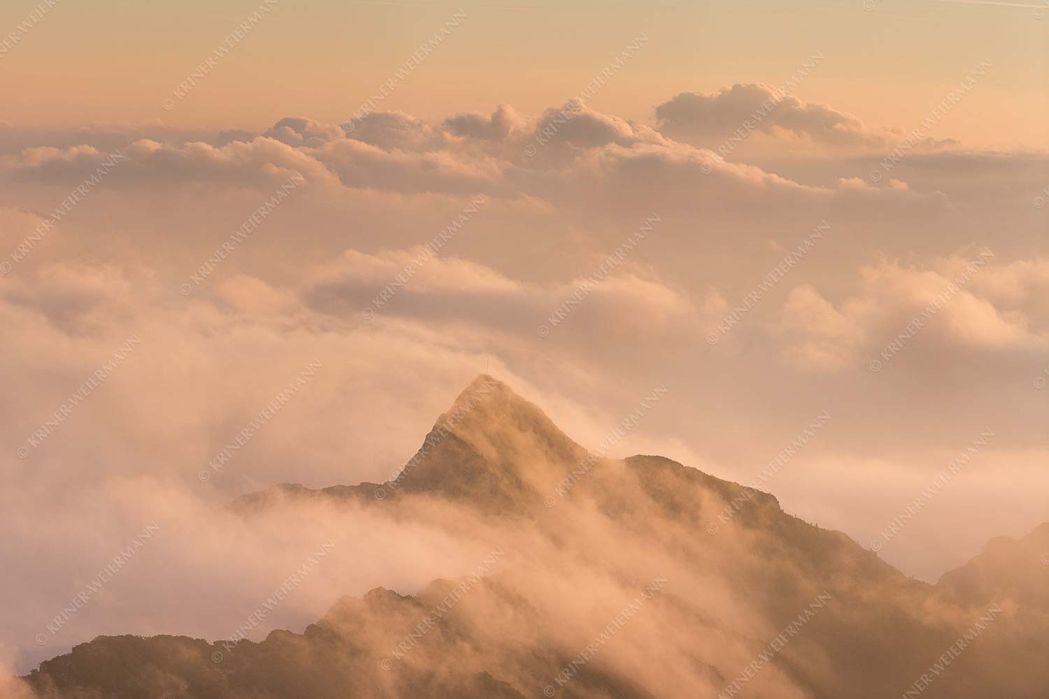 Hohe Kiste – Seitenverhältnis 3:2 — Gipfel im Estergebirge Nebelreissen an der Hohen Kiste bei Eschenlohe