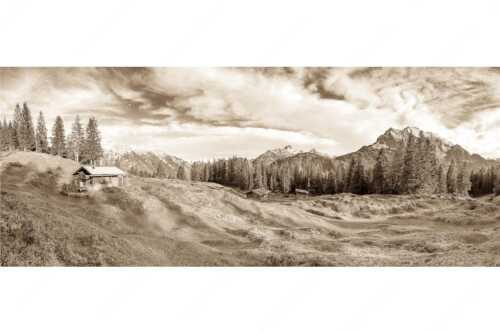 Blick über Buckelwiesen zu den Arnspitzen und zum Wetterstein - Idylischer Ausblick - Seitenverhältnis 2,5:1 - Hütte mit Buckelwiesen - weitere Infos unter https://www.kriner-weiermann.de