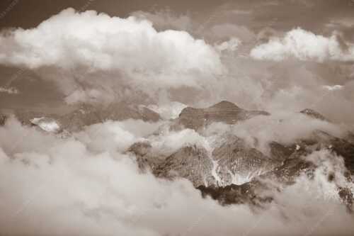 Blick vom Estergebirge hinüber zum Soierngebirge - Ihre Majestät - Seitenverhältnis 3:2 - Wolkenstimmung mit Soiernspitze - weitere Infos unter https://www.kriner-weiermann.de
