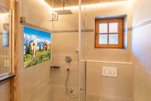 Jungvieh auf der Wallgaueralm mit Karwendelgebirge - Immer mit der Ruhe - Größe ca. 120x80cm, Seitenverhältnis 3:2 - Junge Rinder bei Wallgaueralm - weitere Infos unter https://www.kriner-weiermann.de