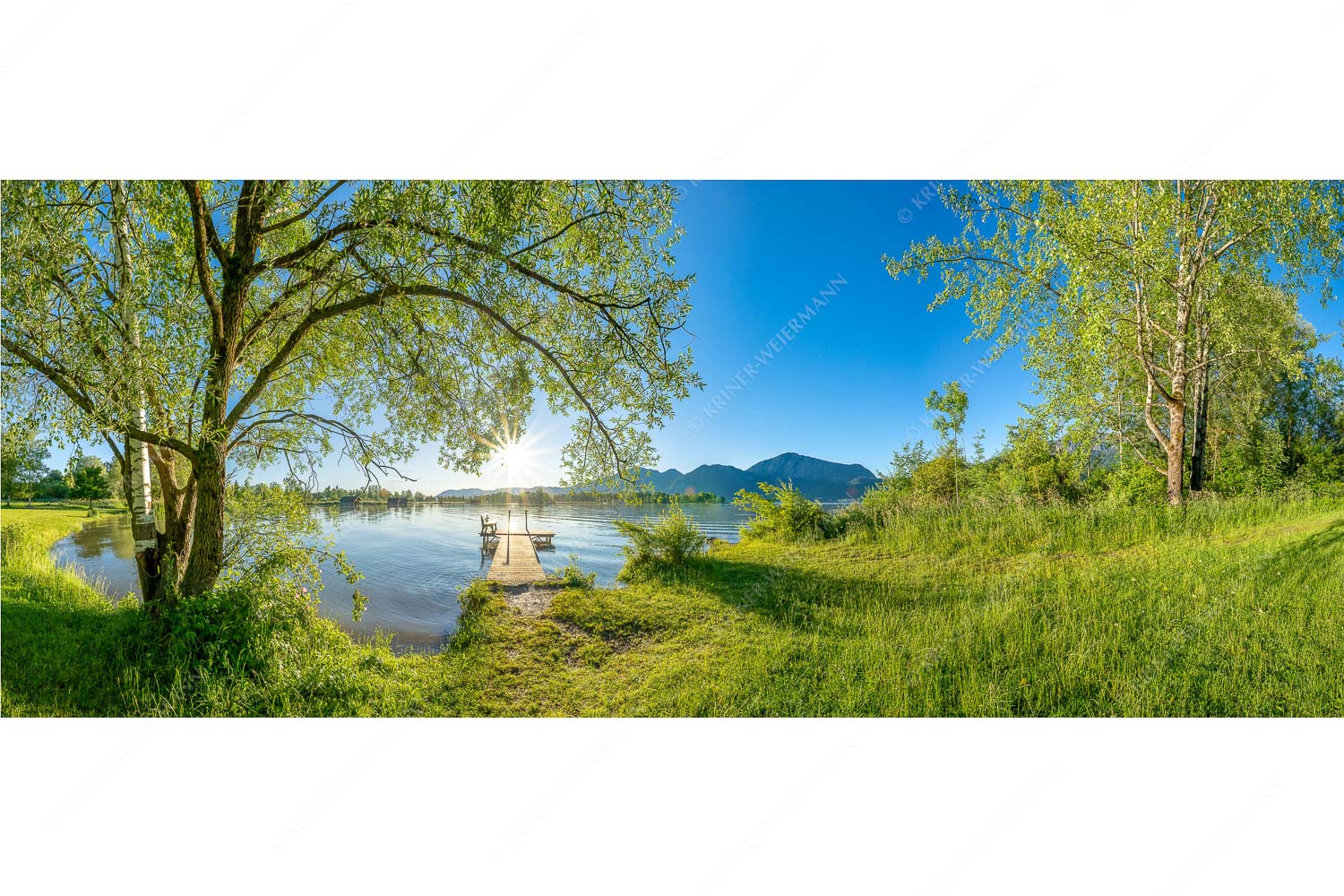 Immer wieder geht die Sonne auf – Seitenverhältnis 2,5:1 — Kochelsee Blick über den Kochelsee in den Sonnenaufgang