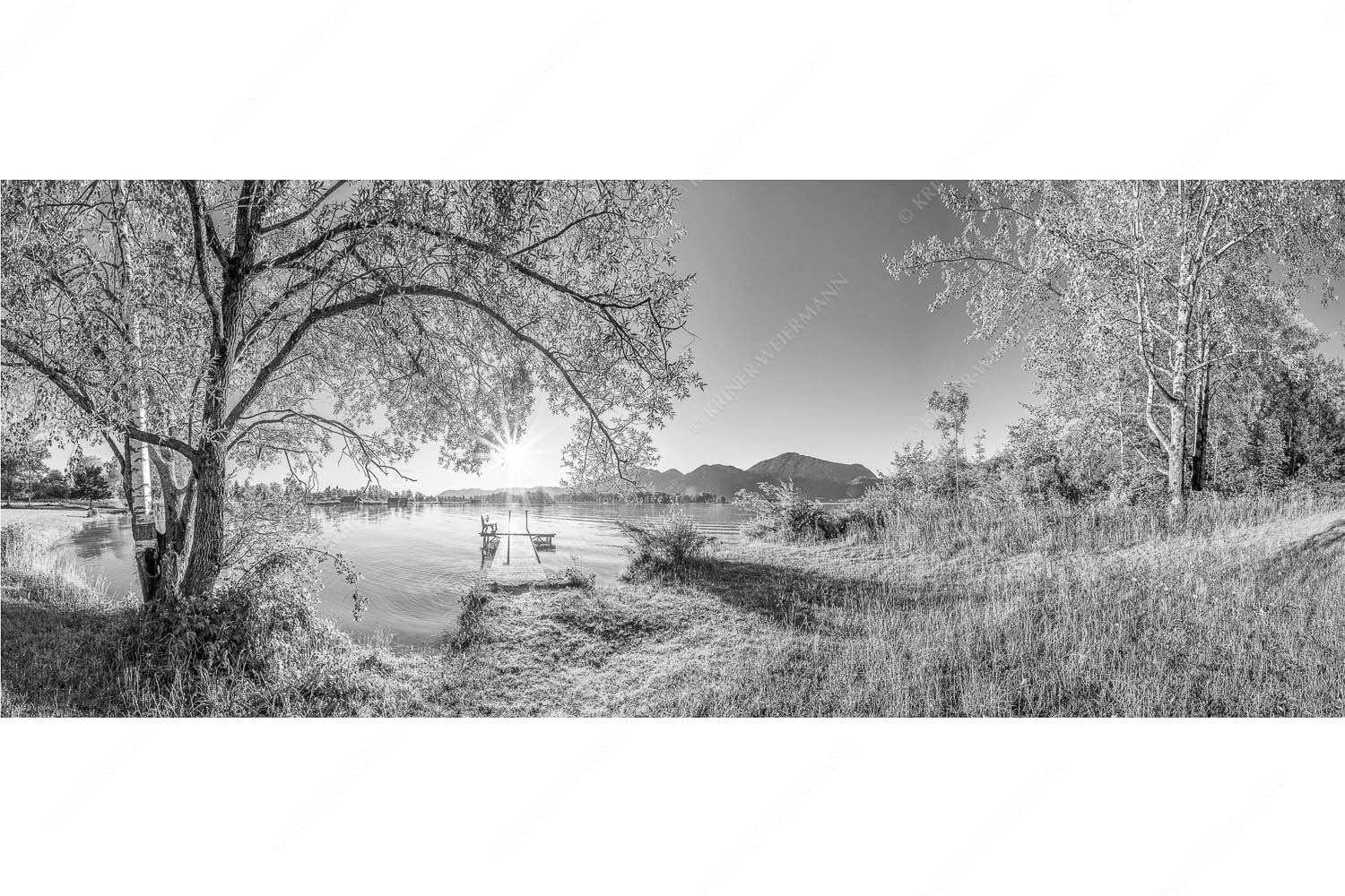 Immer wieder geht die Sonne auf – Seitenverhältnis 2,5:1 — Kochelsee Blick über den Kochelsee in den Sonnenaufgang