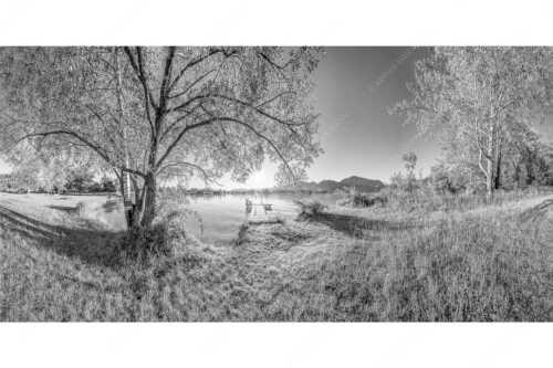 Blick über den Kochelsee in den Sonnenaufgang - Immer wieder geht die Sonne auf - Seitenverhältnis 2:1 - Kochelsee - weitere Infos unter https://www.kriner-weiermann.de