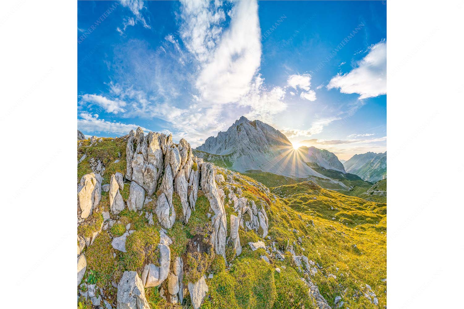 Sonnenuntergang hinter Rumerspitze im Karwendel - In der Pfeis - Seitenverhältnis 1:1 - Rumerspitze im Karwendel - weitere Infos unter https://www.kriner-weiermann.de