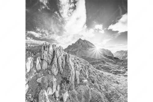 Sonnenuntergang hinter Rumerspitze im Karwendel - In der Pfeis - Seitenverhältnis 1:1 - Rumerspitze im Karwendel - weitere Infos unter https://www.kriner-weiermann.de