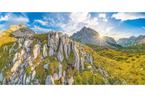Sonnenuntergang hinter Rumerspitze im Karwendel - In der Pfeis - Seitenverhältnis 2:1 - Rumerspitze im Karwendel - weitere Infos unter https://www.kriner-weiermann.de