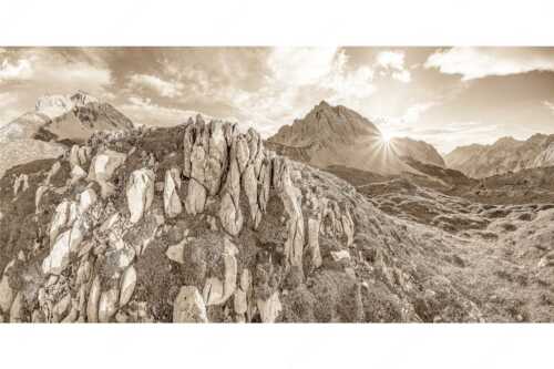 Sonnenuntergang hinter Rumerspitze im Karwendel - In der Pfeis - Seitenverhältnis 2:1 - Rumerspitze im Karwendel - weitere Infos unter https://www.kriner-weiermann.de