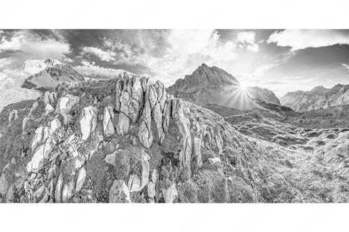 Sonnenuntergang hinter Rumerspitze im Karwendel - In der Pfeis - Seitenverhältnis 2:1 - Rumerspitze im Karwendel - weitere Infos unter https://www.kriner-weiermann.de