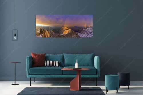 Bergsteiger am Zugspitzgipfel. Blick über Gipfel und Jubiläumsgrat zur Alpspitze - it is magic - Größe ca. 175x70cm, Seitenverhältnis 2,5:1 - Zugspitz-Bergsteiger mit Regenbogen an Alpspitze - weitere Infos unter https://www.kriner-weiermann.de