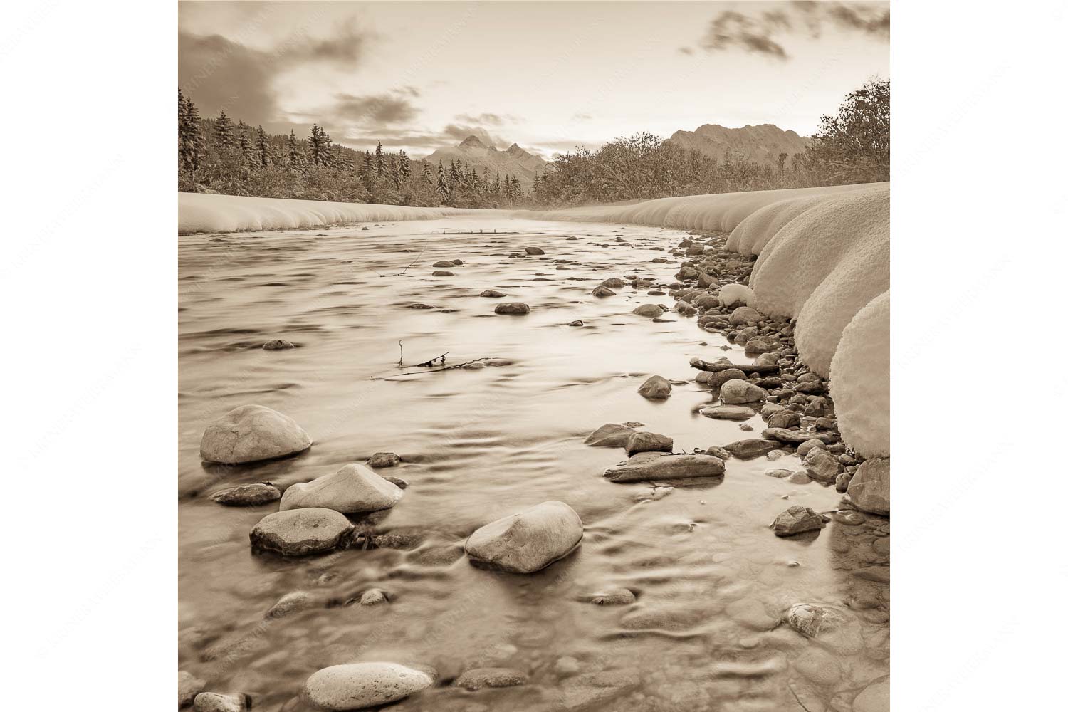 Kaltes Wasser – Seitenverhältnis 1:1 — Winter und Schnee an der Isar Blick über die Isar zu den Arnspitzen und dem Wettersteingebirge