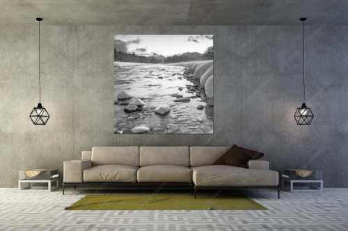 Blick über die Isar zu den Arnspitzen und dem Wettersteingebirge - Kaltes Wasser - Größe ca. 160x160cm, Seitenverhältnis 1:1 - Winter und Schnee an der Isar - weitere Infos unter https://www.kriner-weiermann.de