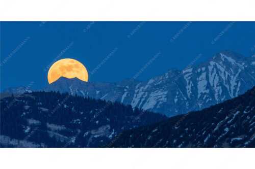 Vollmondaufgang im Karwendel - Karwendelmond - Seitenverhältnis 2:1 - Vollmond im Karwendel - weitere Infos unter https://www.kriner-weiermann.de