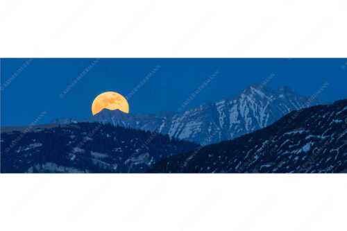 Vollmondaufgang im Karwendel - Karwendelmond - Seitenverhältnis 3:1 - Vollmond im Karwendel - weitere Infos unter https://www.kriner-weiermann.de