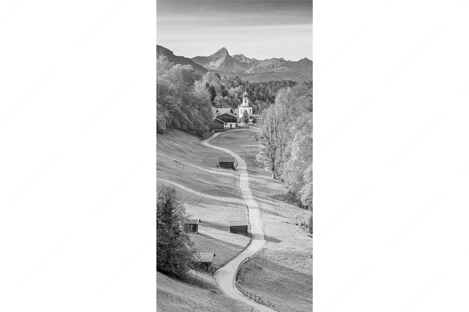 Blick über Kirche St. Anna in Wamberg zum Waxenstein - Kircherl - Seitenverhältnis 1:2 - Wamberg mit Daniel - weitere Infos unter https://www.kriner-weiermann.de