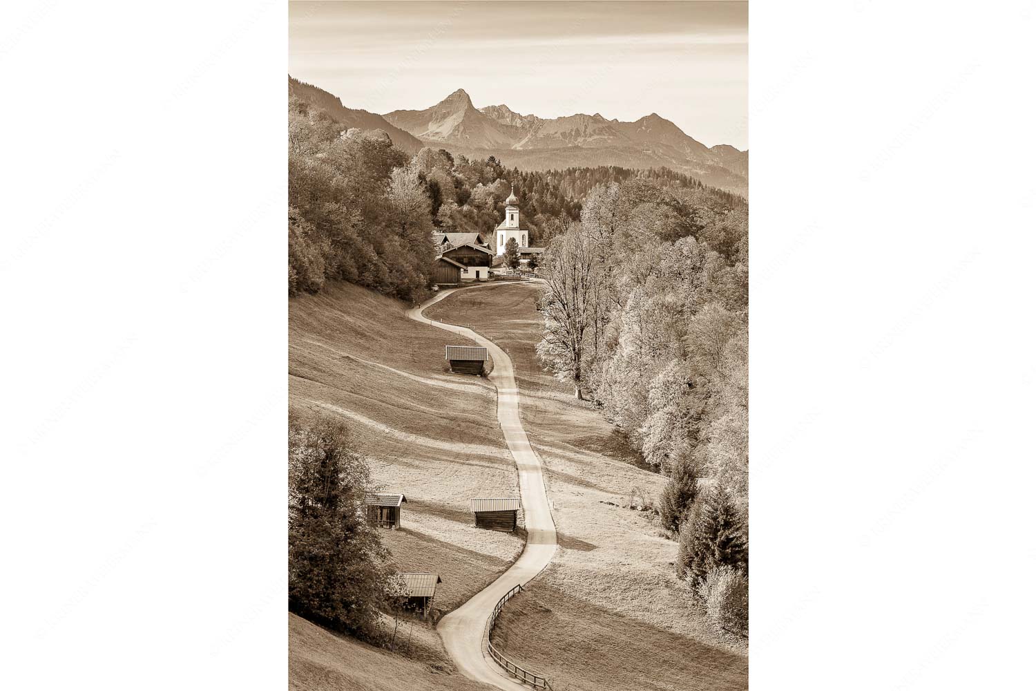 Blick über Kirche St. Anna in Wamberg zum Waxenstein