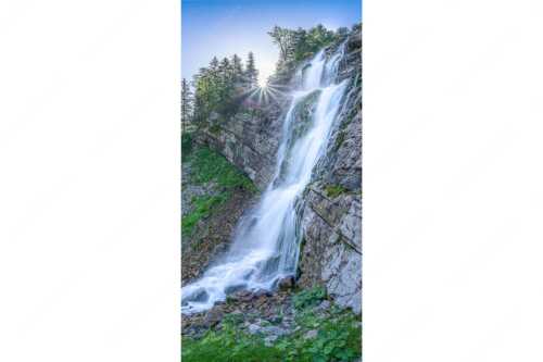 Unterhalb der Soiernhütte fällt dieser eiskalte und klare Wasserfall in das Fischbachtal - Klarer Fall - Seitenverhältnis 1:2 - Wasserfall im Soierngebirge - weitere Infos unter https://www.kriner-weiermann.de
