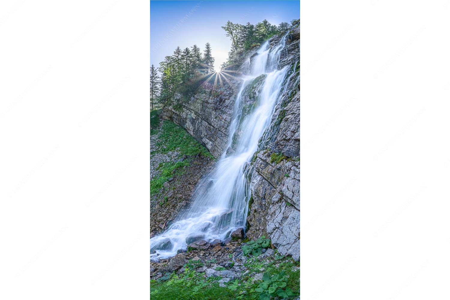 Klarer Fall – Seitenverhältnis 1:2 — Wasserfall im Soierngebirge Unterhalb der Soiernhütte fällt dieser eiskalte und klare Wasserfall in das Fischbachtal