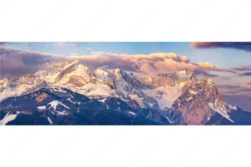 Blick auf Zugspitzmassiv mit Alpspitze, Zugspitze und Waxenstein - Klassikerkette - Seitenverhältnis 3:1 - Alpspitze Zugspitze und Waxenstein - weitere Infos unter https://www.kriner-weiermann.de