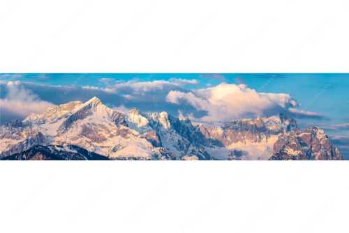 Blick auf Zugspitzmassiv mit Alpspitze, Zugspitze und Waxenstein - Klassikerkette - Seitenverhältnis 4:1 - Alpspitze Zugspitze und Waxenstein - weitere Infos unter https://www.kriner-weiermann.de