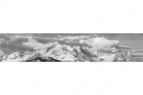 Blick auf Zugspitzmassiv mit Alpspitze, Zugspitze und Waxenstein - Klassikerkette - Seitenverhältnis 5:1 - Alpspitze Zugspitze und Waxenstein - weitere Infos unter https://www.kriner-weiermann.de