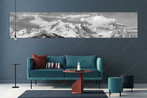 Blick auf Zugspitzmassiv mit Alpspitze, Zugspitze und Waxenstein - Klassikerkette - Größe ca. 350x70cm, Seitenverhältnis 5:1 - Alpspitze Zugspitze und Waxenstein - weitere Infos unter https://www.kriner-weiermann.de