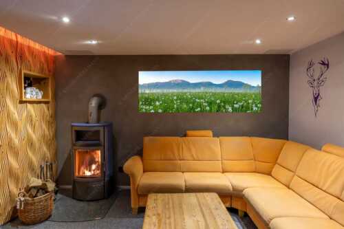 Kloster Benediktbeuern mit Benediktenwand im Hintergrund - Klosters Vorgarten - Größe ca. 180x60cm, Seitenverhältnis 3:1 - Löwenzahn Benediktbeuern Benediktenwand - weitere Infos unter https://www.kriner-weiermann.de