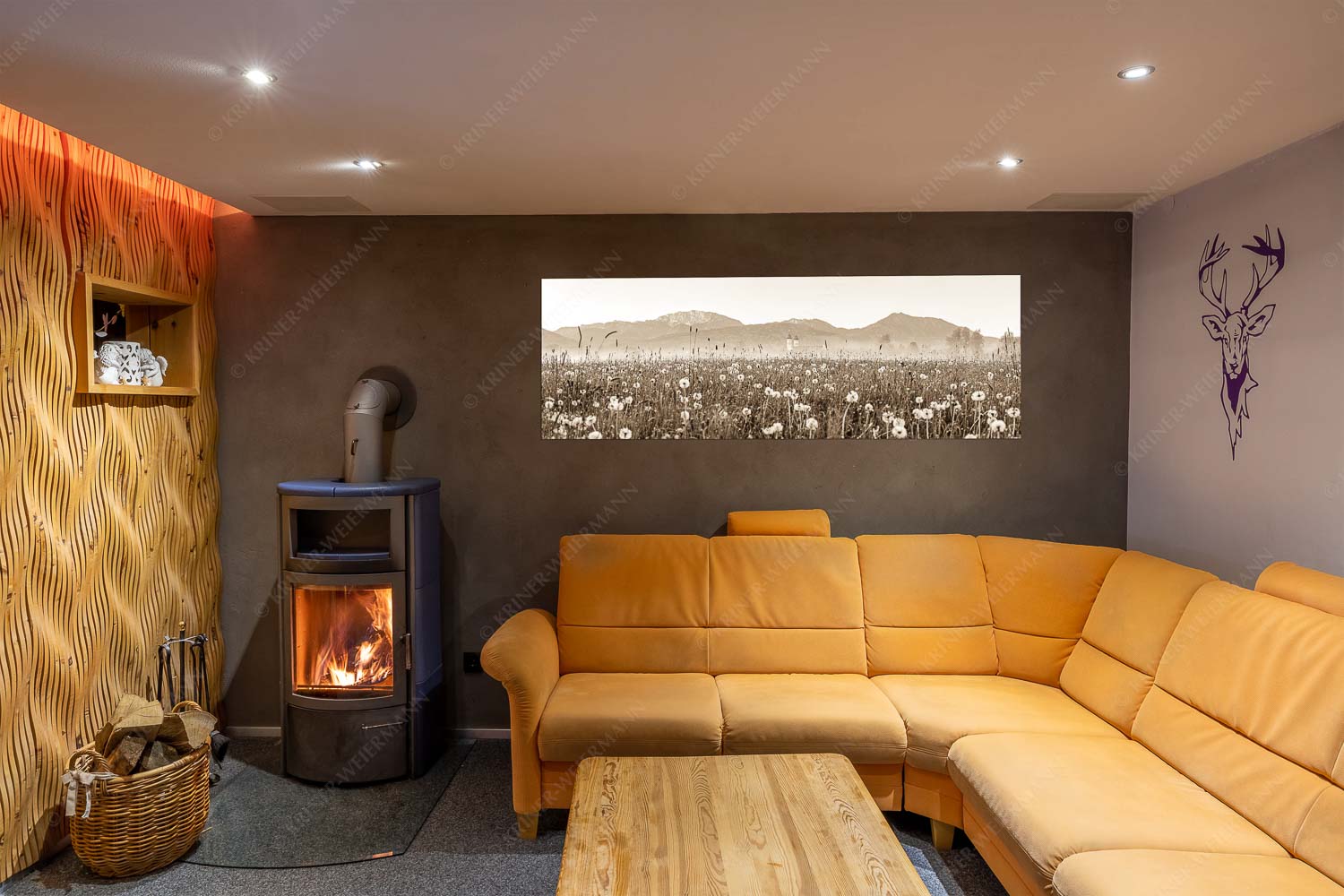 Klosters Vorgarten – Größe ca. 180x60cm, Seitenverhältnis 3:1 — Löwenzahn Benediktbeuern Benediktenwand Kloster Benediktbeuern mit Benediktenwand im Hintergrund - Klosters Vorgarten - Größe ca. 180x60cm, Seitenverhältnis 3:1 - Löwenzahn Benediktbeuern Benediktenwand - weitere Infos unter https://www.kriner-weiermann.de