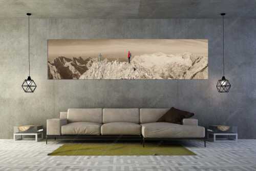 Blick über Hochwannergipfel zu den Mieminger Bergen - Kluft - Größe ca. 320x80cm, Seitenverhältnis 4:1 - Bergsteigerin am Hochwanner Gipfel - weitere Infos unter https://www.kriner-weiermann.de