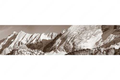 Schachenschloss auf der Wetterstein-Nordseite strahlt in der Wintersonne - Königlich - Seitenverhältnis 4:1 - Schachenschloss im Winter - weitere Infos unter https://www.kriner-weiermann.de