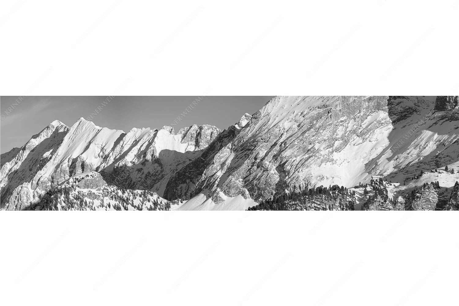 Königlich – Seitenverhältnis 4:1 — Schachenschloss im Winter Schachenschloss auf der Wetterstein-Nordseite strahlt in der Wintersonne