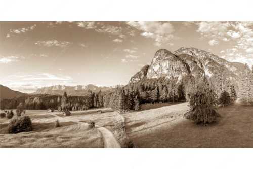 Blick über Reschbergwiesen zum Königsstand und Wettersteingebirge - Königsstand - Seitenverhältnis 2:1 - Heustadel Kramer und Wetterstein - weitere Infos unter https://www.kriner-weiermann.de