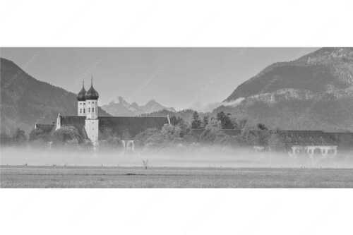 Morgenstimmung am Kloster in Benediktbeuern mit Blick auf die Arnspitzen - Kontemplation - Seitenverhältnis 2,5:1 - Kloster Benediktbeuern - weitere Infos unter https://www.kriner-weiermann.de