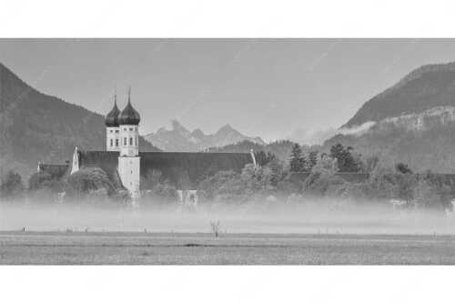 Morgenstimmung am Kloster in Benediktbeuern mit Blick auf die Arnspitzen - Kontemplation - Seitenverhältnis 2:1 - Kloster Benediktbeuern - weitere Infos unter https://www.kriner-weiermann.de