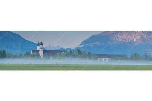Morgenstimmung am Kloster in Benediktbeuern mit Blick auf die Arnspitzen - Kontemplation - Seitenverhältnis 4:1 - Kloster Benediktbeuern - weitere Infos unter https://www.kriner-weiermann.de