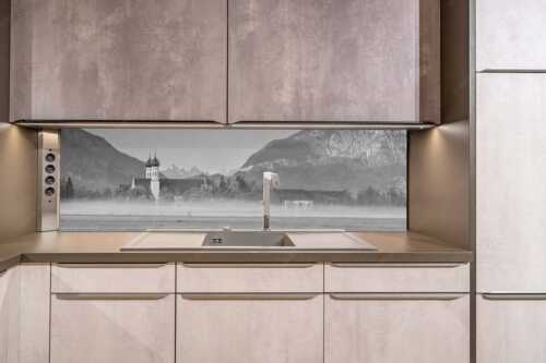 Morgenstimmung am Kloster in Benediktbeuern mit Blick auf die Arnspitzen - Kontemplation - Größe ca. 200x50cm, Seitenverhältnis ca: 4:1 - Kloster Benediktbeuern - weitere Infos unter https://www.kriner-weiermann.de