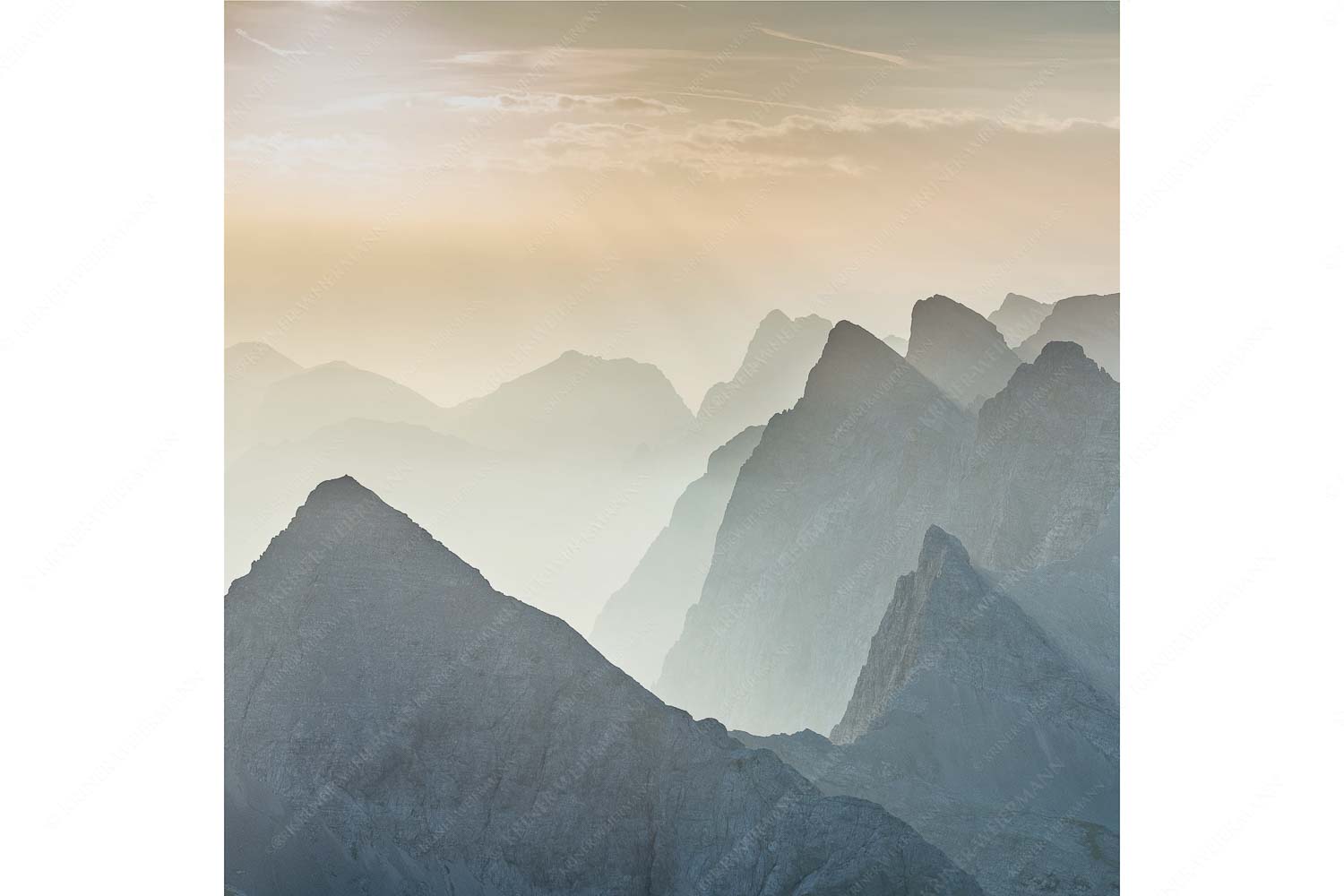 Konturen – Seitenverhältnis 1:1 — Silhouetten im Karwendel Blick über Moserkarspitze und Lalidererspitze in den Sonnenaufgang