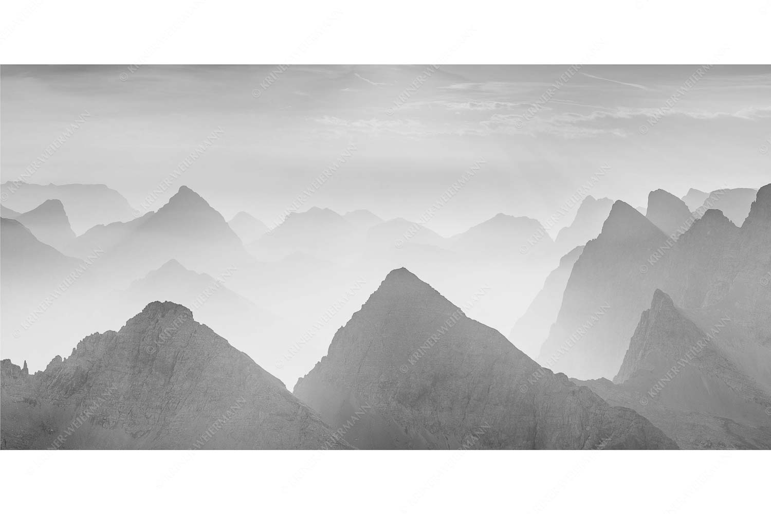 Konturen – Seitenverhältnis 2:1 — Silhouetten im Karwendel Blick über Moserkarspitze und Lalidererspitze in den Sonnenaufgang