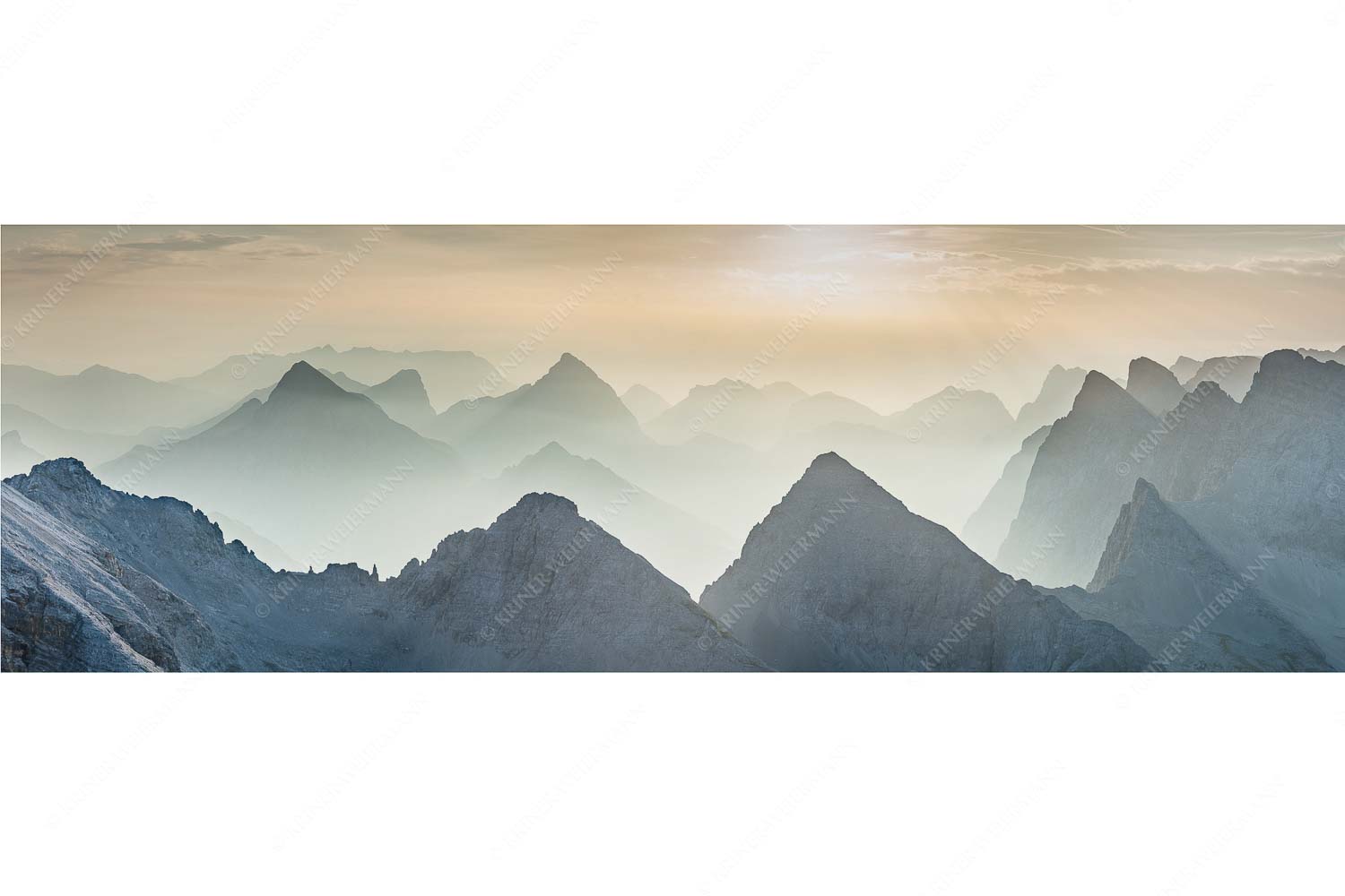 Konturen – Seitenverhältnis 3:1 — Silhouetten im Karwendel Blick über Moserkarspitze und Lalidererspitze in den Sonnenaufgang