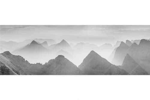 Blick über Moserkarspitze und Lalidererspitze in den Sonnenaufgang - Konturen - Seitenverhältnis 3:1 - Silhouetten im Karwendel - weitere Infos unter https://www.kriner-weiermann.de
