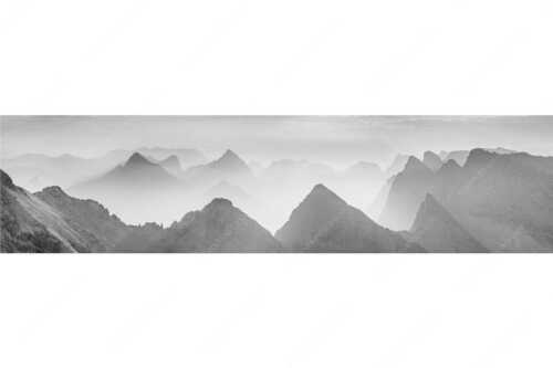 Blick über Moserkarspitze und Lalidererspitze in den Sonnenaufgang - Konturen - Seitenverhältnis 4:1 - Silhouetten im Karwendel - weitere Infos unter https://www.kriner-weiermann.de