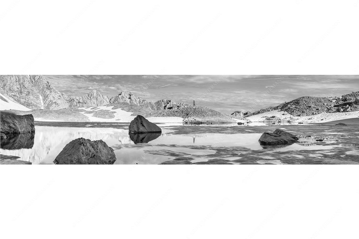 Morgens im Soierngebirge mit Blick zur Schöttlkarspitze - Kraftakt - Seitenverhältnis 4:1 - Handstand im Soierngebirge - weitere Infos unter https://www.kriner-weiermann.de