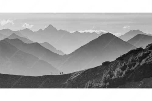 Eine Wanderung im Estergebirge mit Blick über Ammergebirge zu den Allgäuer Alpen - Kraftort II - Seitenverhältnis 2:1 - Wanderung mit Panorama - weitere Infos unter https://www.kriner-weiermann.de