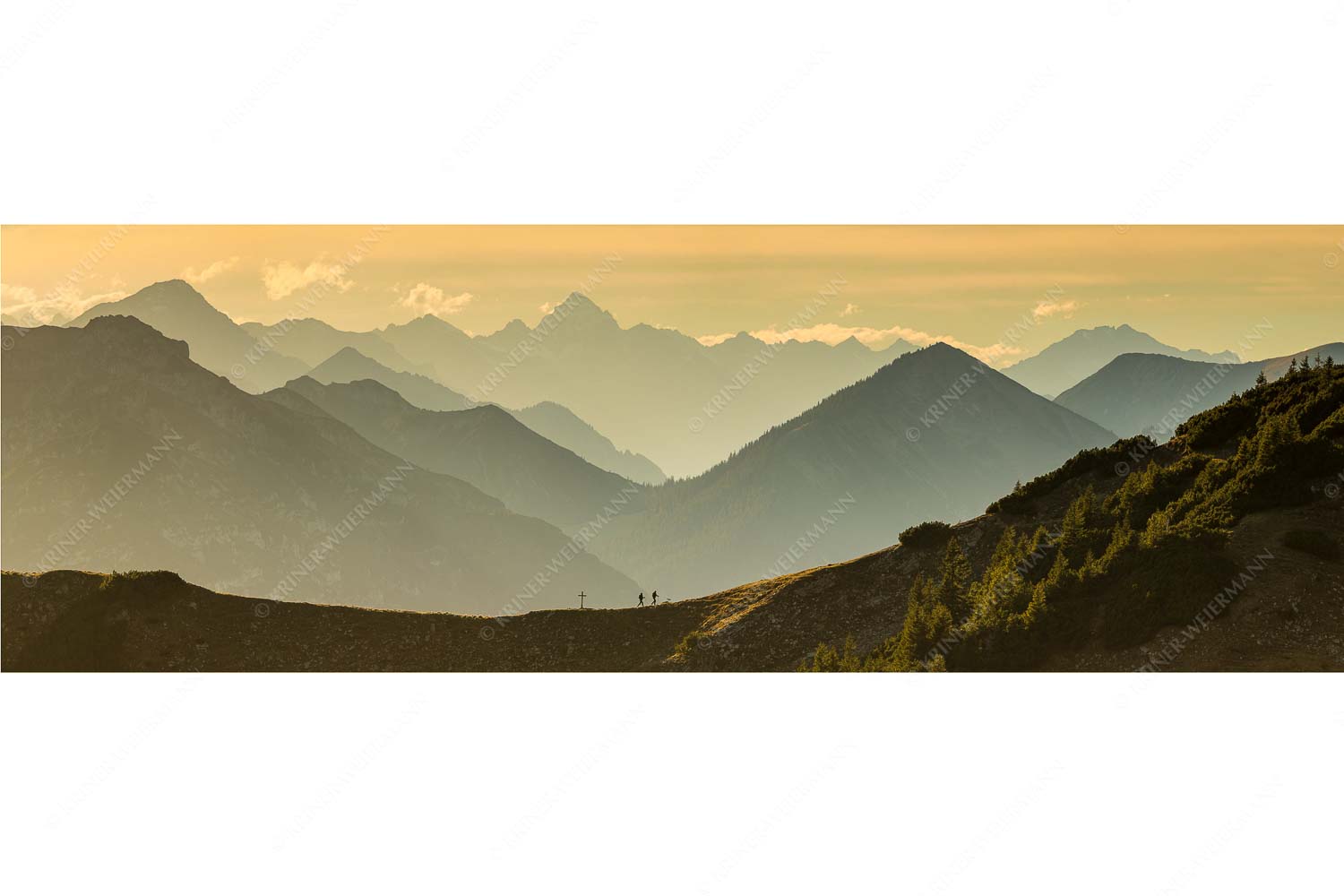 Kraftort II – Seitenverhältnis 3:1 — Wanderung mit Panorama Eine Wanderung im Estergebirge mit Blick über Ammergebirge zu den Allgäuer Alpen