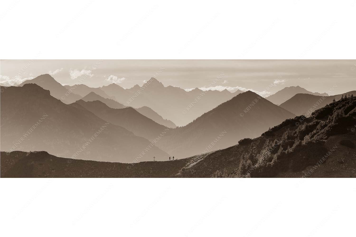 Eine Wanderung im Estergebirge mit Blick über Ammergebirge zu den Allgäuer Alpen
