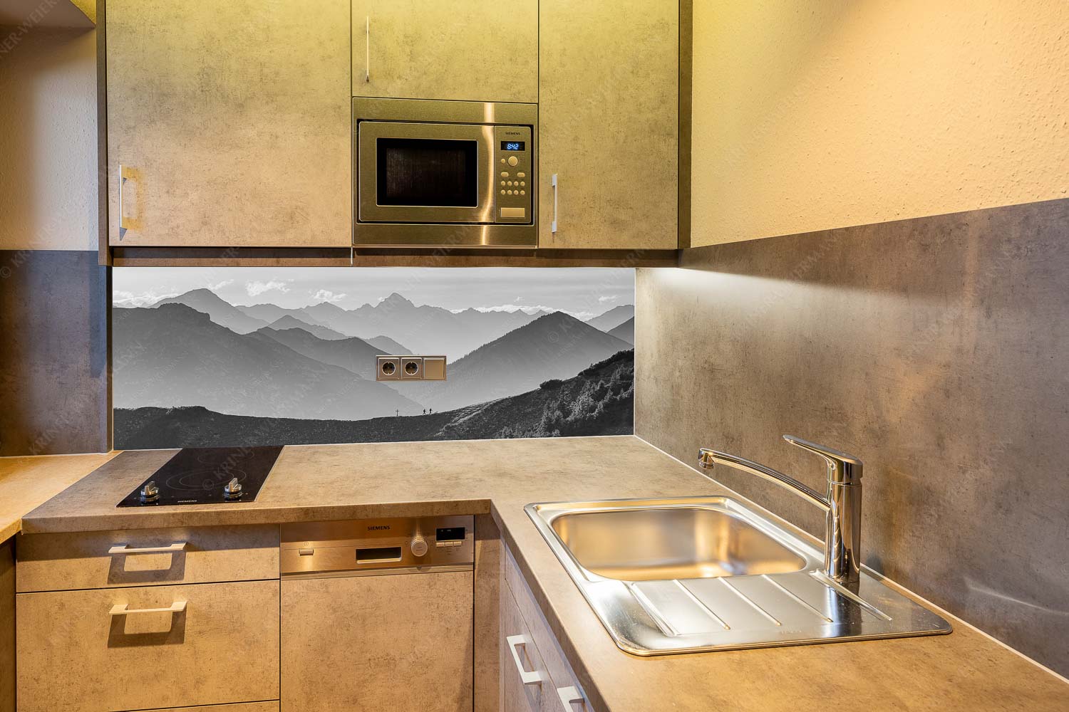 Kraftort II – Größe ca. 150x60cm, Seitenverhältnis 2,5:1 — Wanderung mit Panorama Eine Wanderung im Estergebirge mit Blick über Ammergebirge zu den Allgäuer Alpen - Kraftort II - Größe ca. 150x60cm, Seitenverhältnis 2,5:1 - Wanderung mit Panorama - weitere Infos unter https://www.kriner-weiermann.de